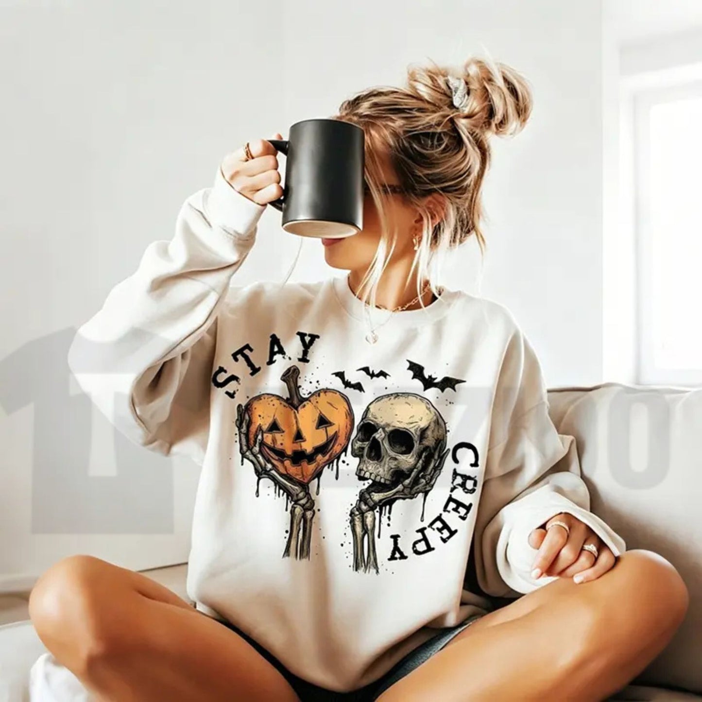 Halloween Grunge Sweatshirt for Women – Skull & Skeleton Hand Retro Graphic Pullover