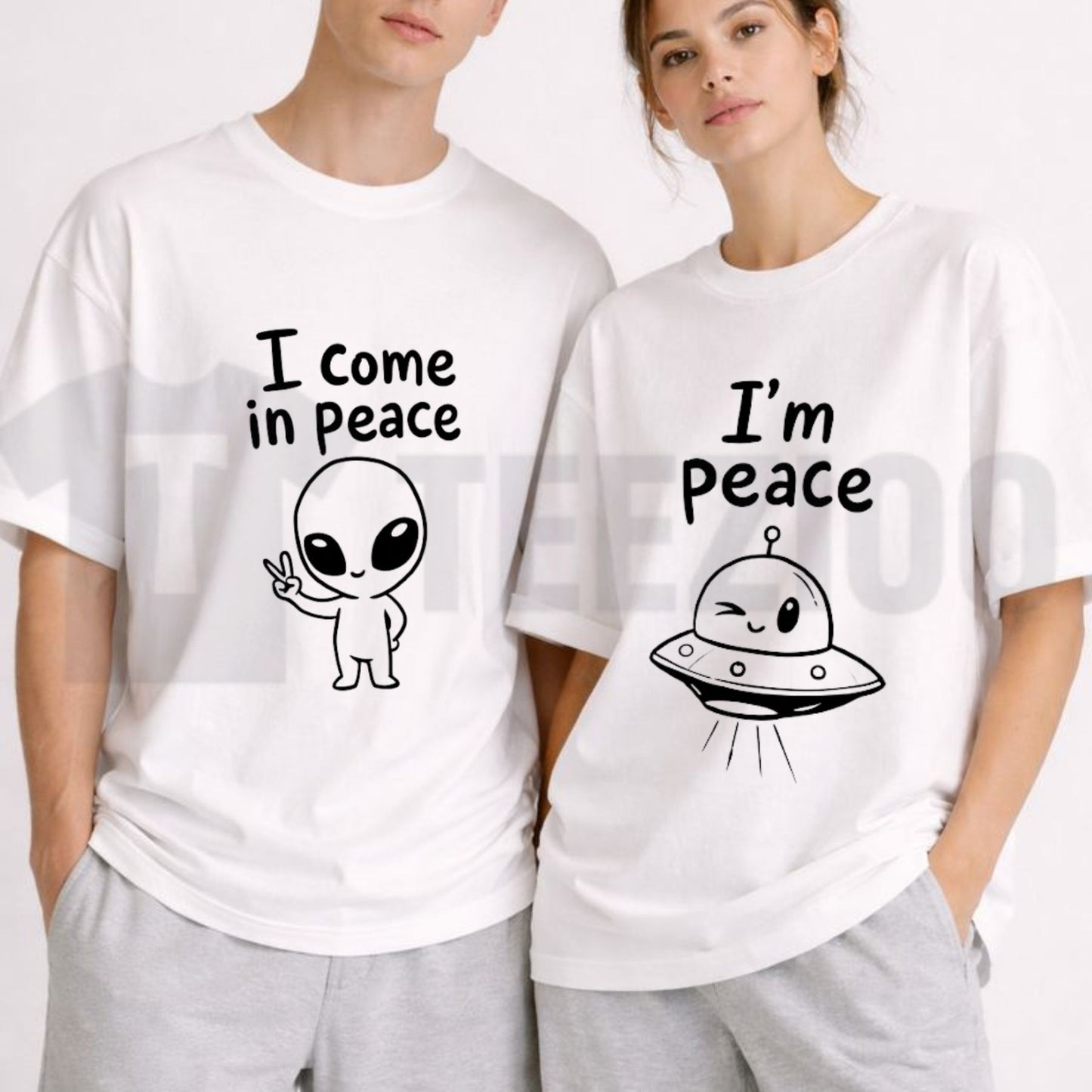 Funny Alien Couple Matching Shirts I Come In Peace I'm Peace UFO T-Shirt