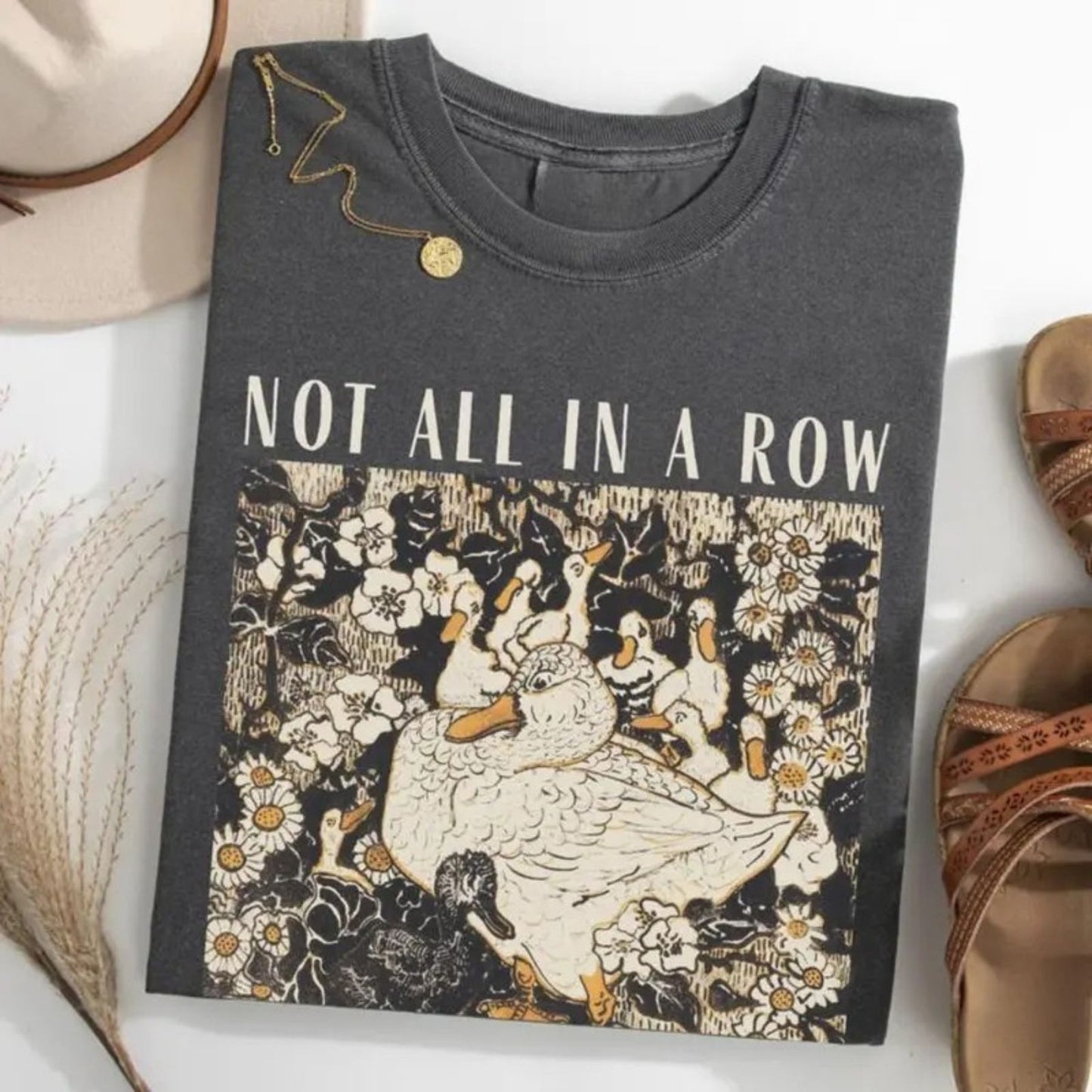 Duck Non Row Shirt – Fun Retro Animal Graphic Tee, Aesthetic Duck Mom Pattern T-Shirt, Cute Vintage Bird Gift for Mom