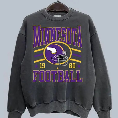 Retro Football Fan Crewneck – Oversized 90s Sports Graphic Pullover